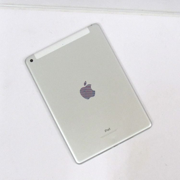 �ڼ��ߤʤߡۢ�Docomo��ipad (��5����) NP1L2J/A 32GB ��Ƚ�ꢣ���