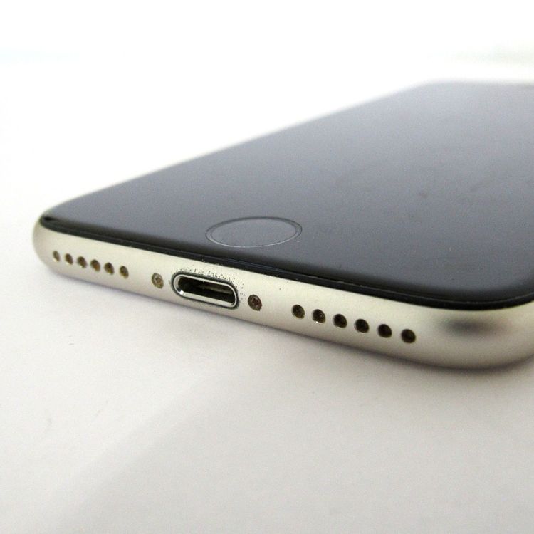 �ڼ��ߤʤߡۢ�AU��iphoneSE3 MMYK3J/A 256GB �������饤�� ��Ƚ�ꢣ���