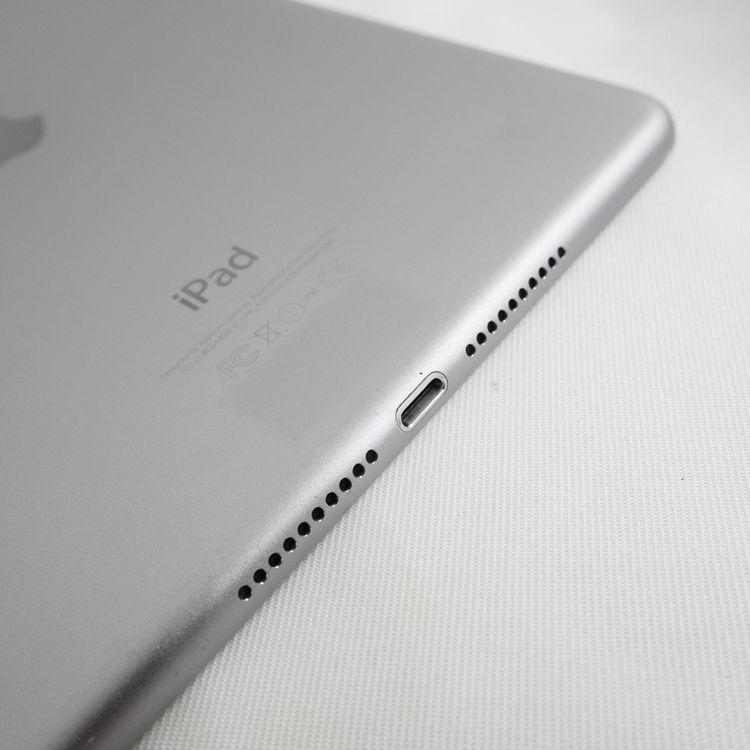 �ڼ��ߤʤߡۡ�1115��au��iPad mini4 MK6Y2J/A 16GB�������
