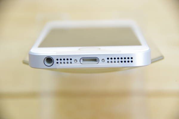 ムスビー｜新品未使用 SIMロック解除済 UQmobile iPhone SE 32GB  