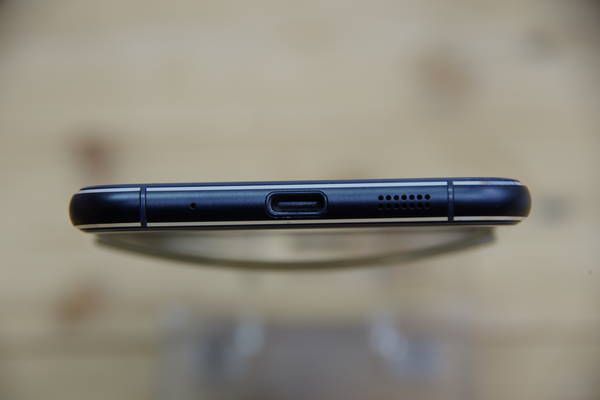 ��� ASUS ZenFone3 ZE520KL �֥�å� SIM�ե꡼ �֥롼������Х���