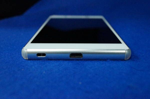 ����Ţ�docomo Xperia Z4 SO-03G SIM FREE �ۥ磻�� No.501