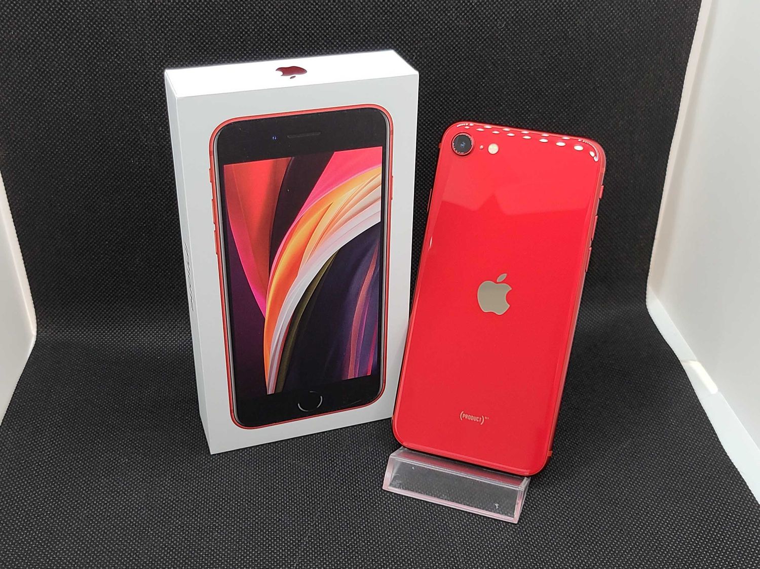 iPhone 偏屈 SE2（赤、64GB、docomo一括購入、simフリー） 