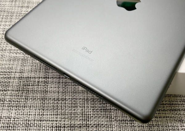 ムスビー｜【中古美品】docomo iPad 2019 第7世代 32GB cell スペース 