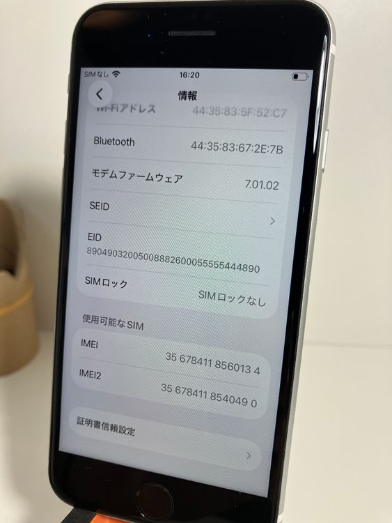 ���� iPhone��SE2��64GB��SIM���å�����Ѥ�  ���ʥ������դ��Хåƥ꡼77%