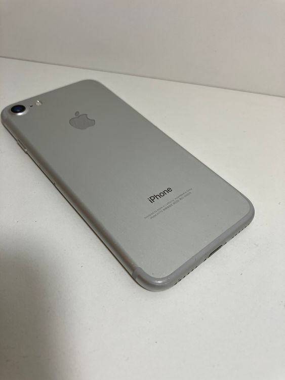 ���� iPhone7��32GB������С���SIM���å�����Ѥߡ����ʥ������դ�