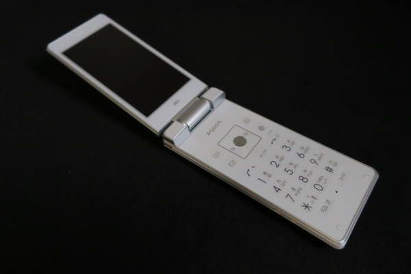 ムスビー｜AQUOS K SHF32 クリアホワイト（SIMロック解除 卓上ホルダ有  