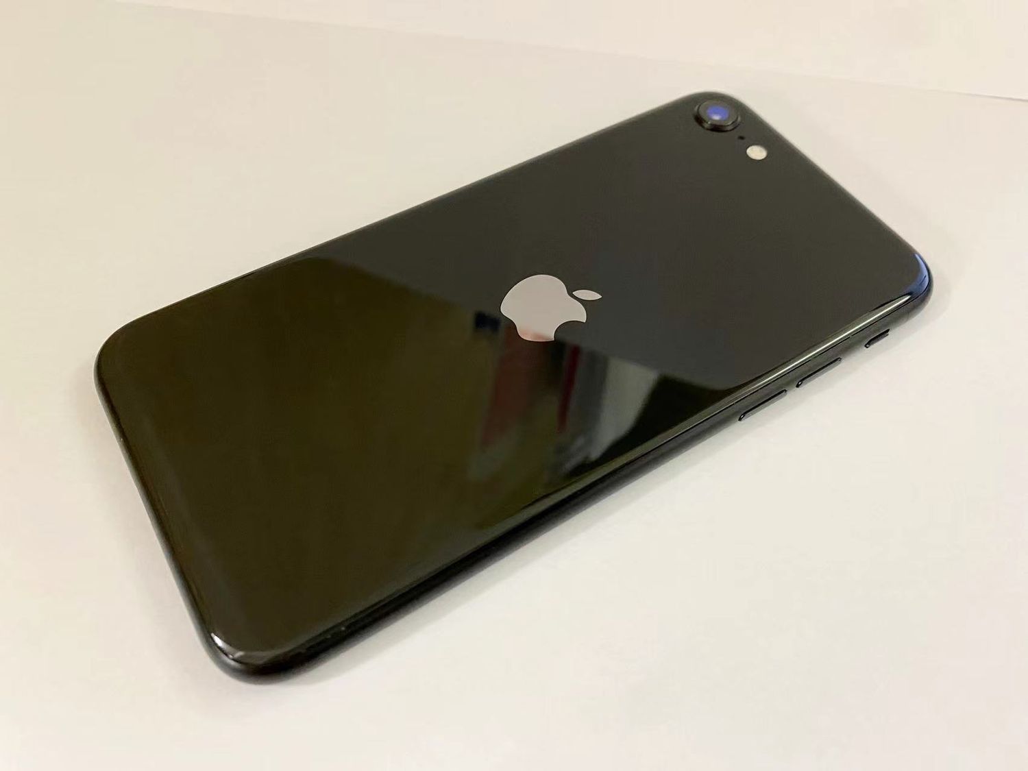 ムスビー｜セイモバイル☆バッテリー99％ SIMフリー iPhoneSE2 64GB 