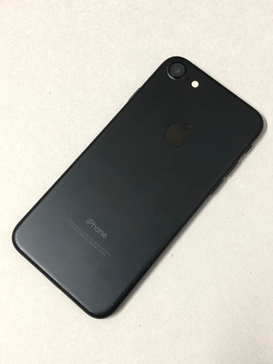 ������Х����SIM�ե꡼ iPhone 7 32GB �֥�å�