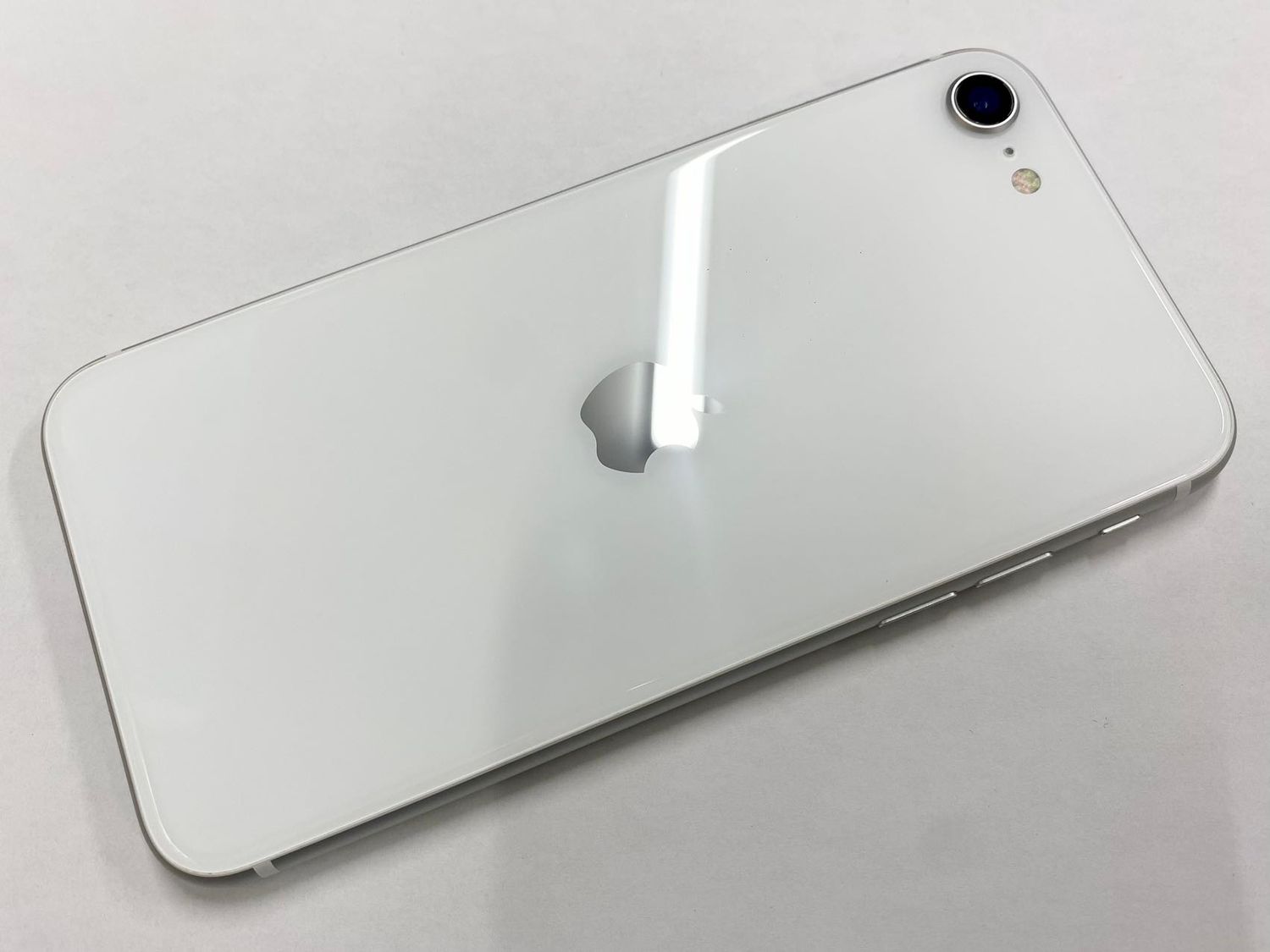 ムスビー｜セイモバイル☆バッテリー95％☆国内SIMフリー iPhoneSE2 