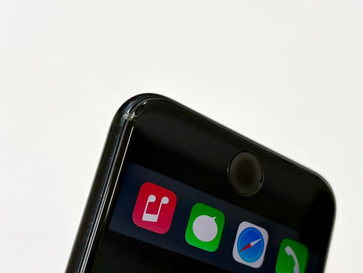 ������Х��������SIM�ե꡼ iPhone SE(��2����) 64GB �֥�å�