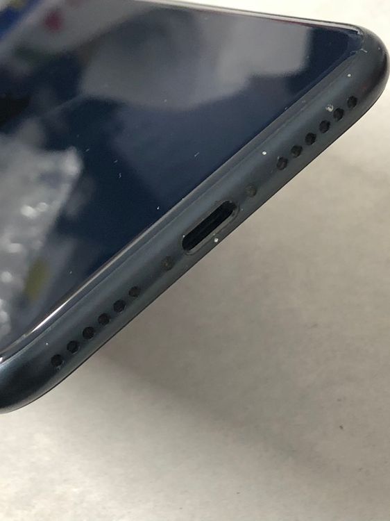 ������Х����SIM�ե꡼ iPhone SE(�裳����) 64GB �ߥåɥʥ���