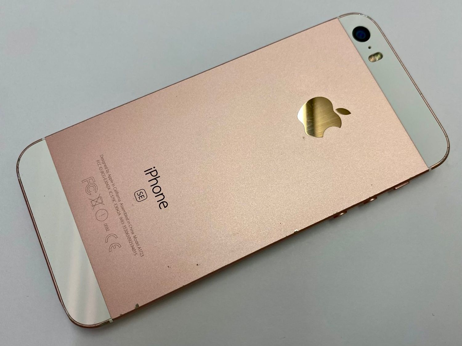 iPhone SE（第一世代） Rose Gold 32GB SIMフリー iPhoneSE 第2世代 au版