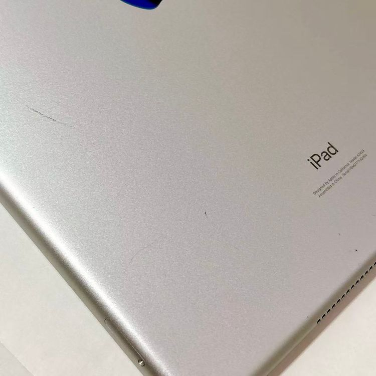 ������Х����SIM�ե꡼ iPad(��8����) W+C 32GB ����С� MYMJ2J/A