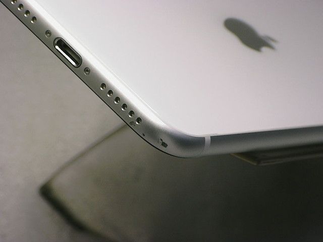 ムスビー｜セイモバイル☆国内SIMフリー バッテリー98％☆iPhone SE2  