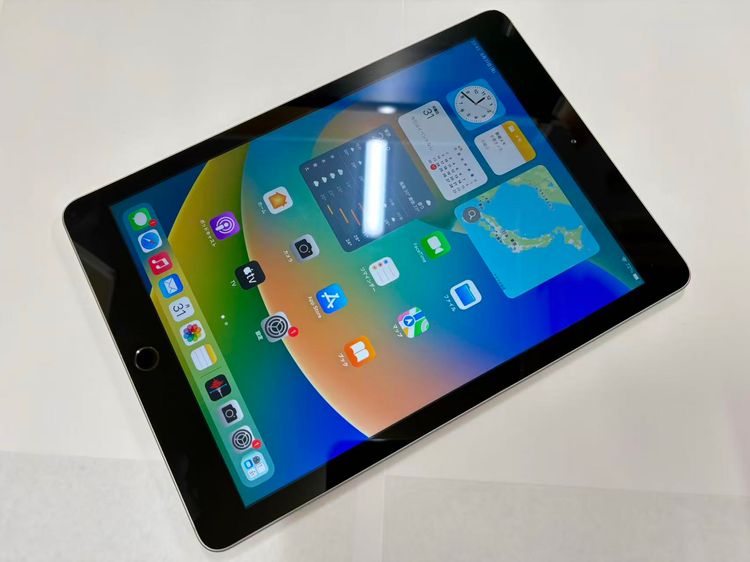 ������Х�������� iPad(��5����) WiFi�� 32GB ���ڡ������쥤 MP2F2J/A