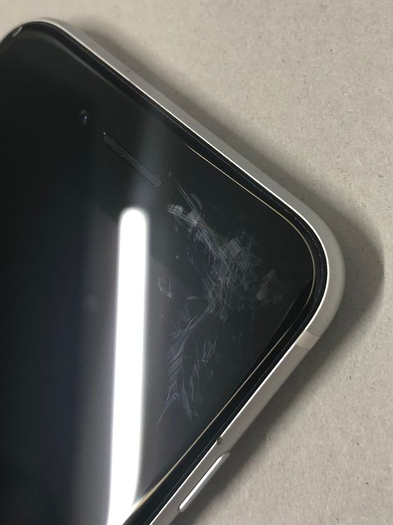 ������Х����SIM�ե꡼ iPhone SE2 64GB �ۥ磻��