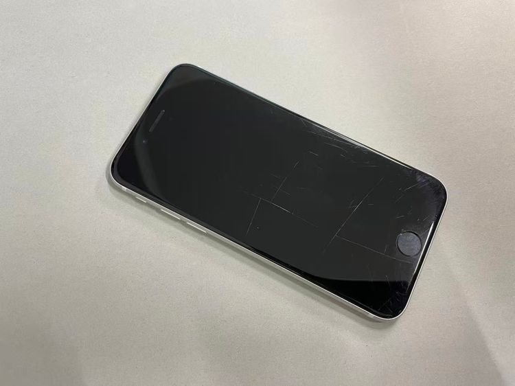 ������Х����SIM�ե꡼ iPhone SE(�裲����) 64GB �ۥ磻��