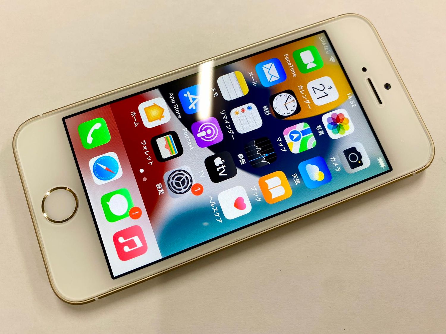 iPhone SE 第一世代 ゴールド 32GB SIMフリー（ムスビー｜超美品 電池  
