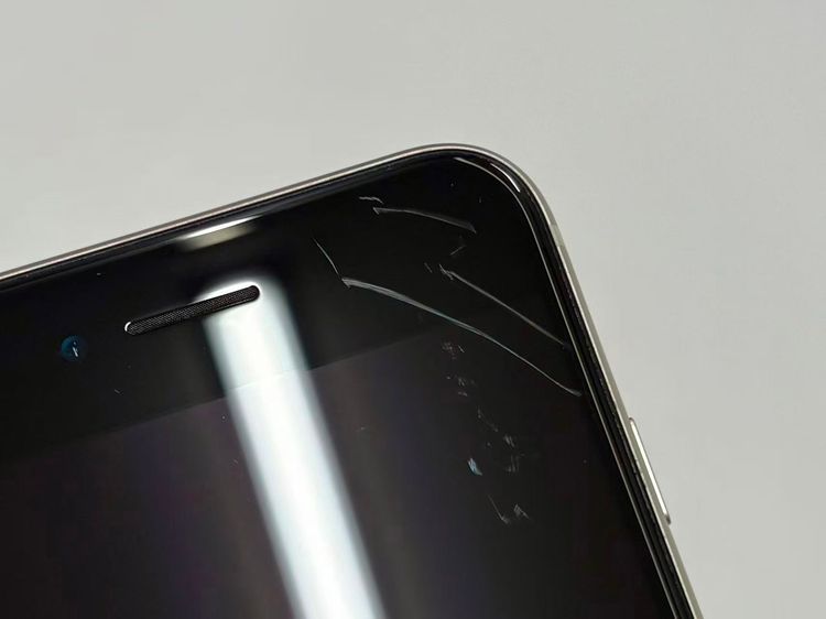 ХSIMե꡼ iPhone SE(3) 128GB 饤