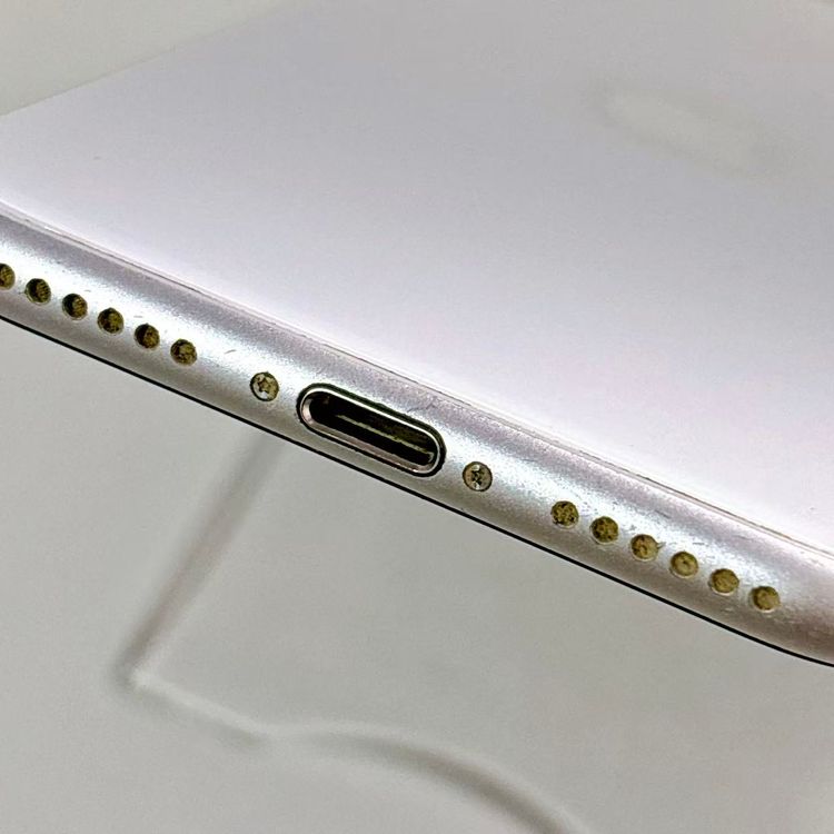 ������Х����SIM�ե꡼ iPhone SE(�裲����) 64GB �ۥ磻��