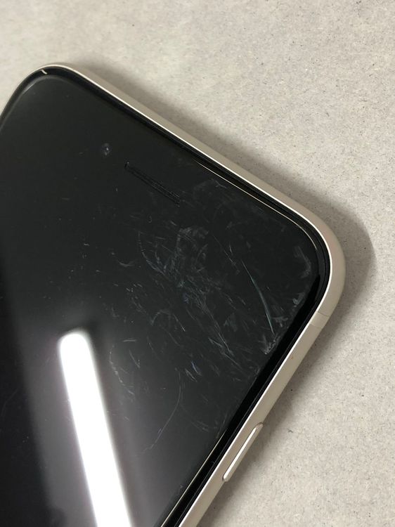 ХХåƥ꡼100iPhone SE(3) 64GB 饤