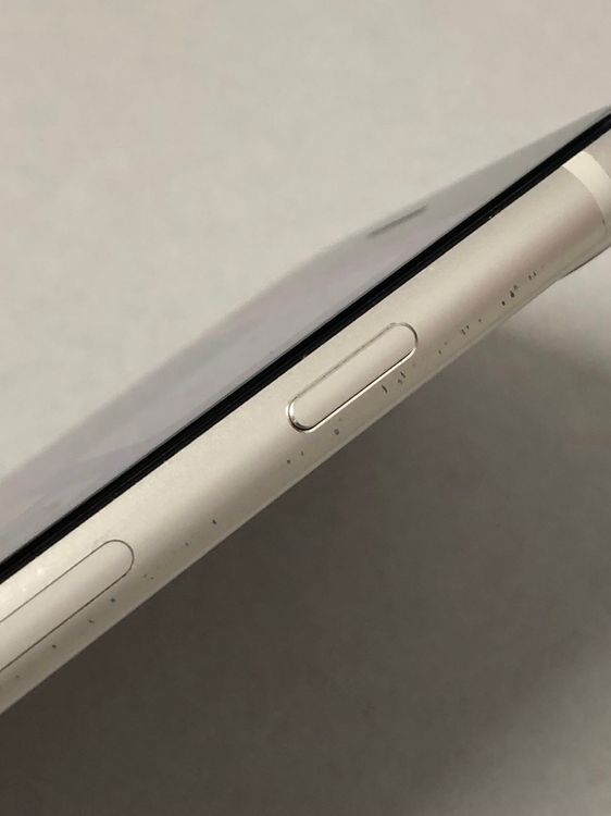 ������Х����SIM�ե꡼ iPhone SE3 64GB �������饤��