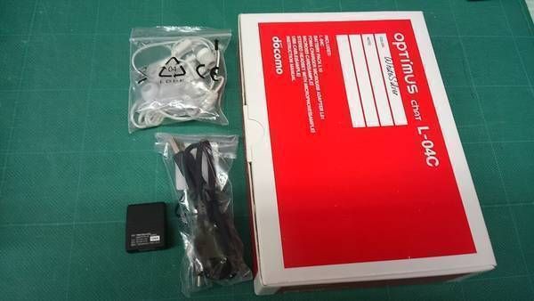 �ڥե��п޽��docomo Optimus chat L-04C �ۥ磻�ȥ���С�