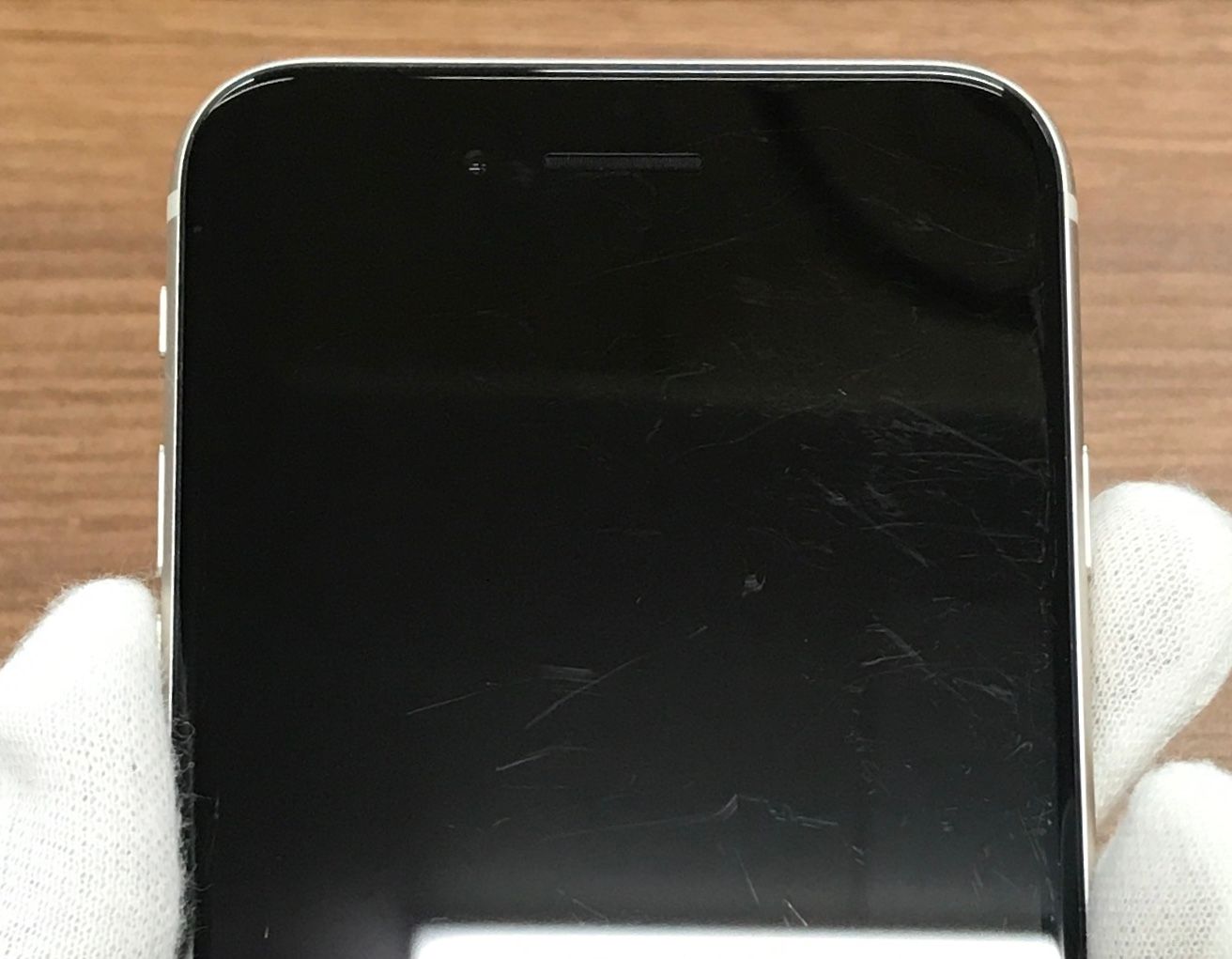 ムスビー｜【JCKA】☆バッテリ100％ SIMフリ－ iPhoneSE3 64GB 白 デモ