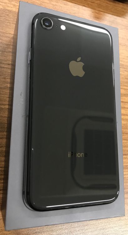 ��JCKA�ۡ�����93�������ꡧ��iPhone8��64GB�����졼�������饹�ե����