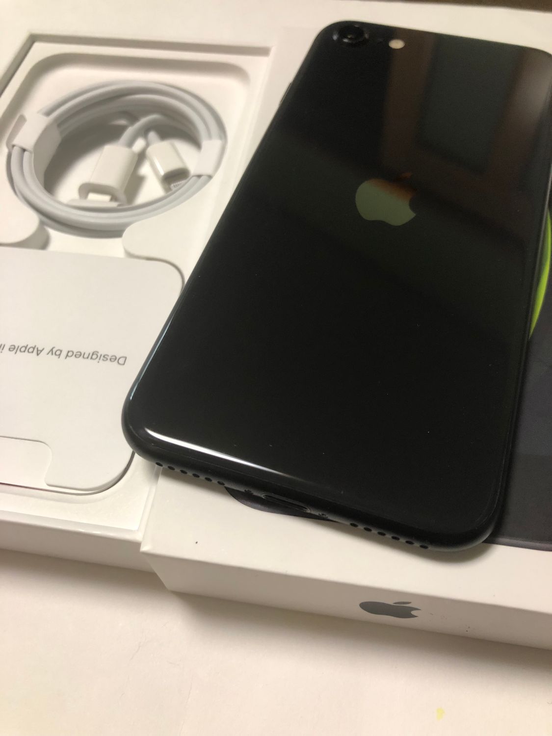 ムスビー｜超美品 simフリー iPhoneSE 第2世代 256GB バッテリー