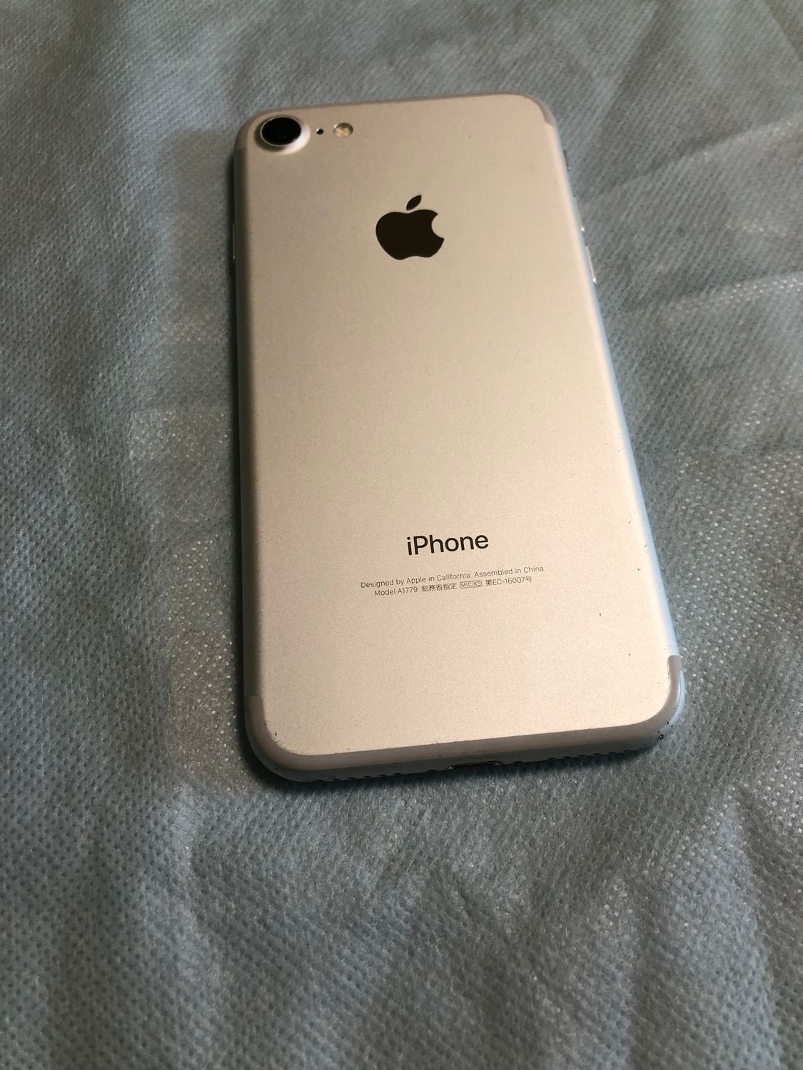 ムスビー｜中古美品 国内版 simフリー iPhone7 32GB シルバー色