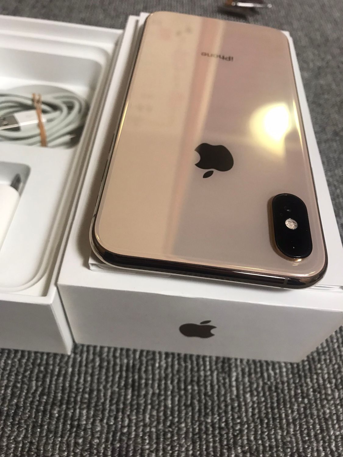 ムスビー｜超美品 国内版 simフリー iPhonexs 64GB ゴールド色【iPhone