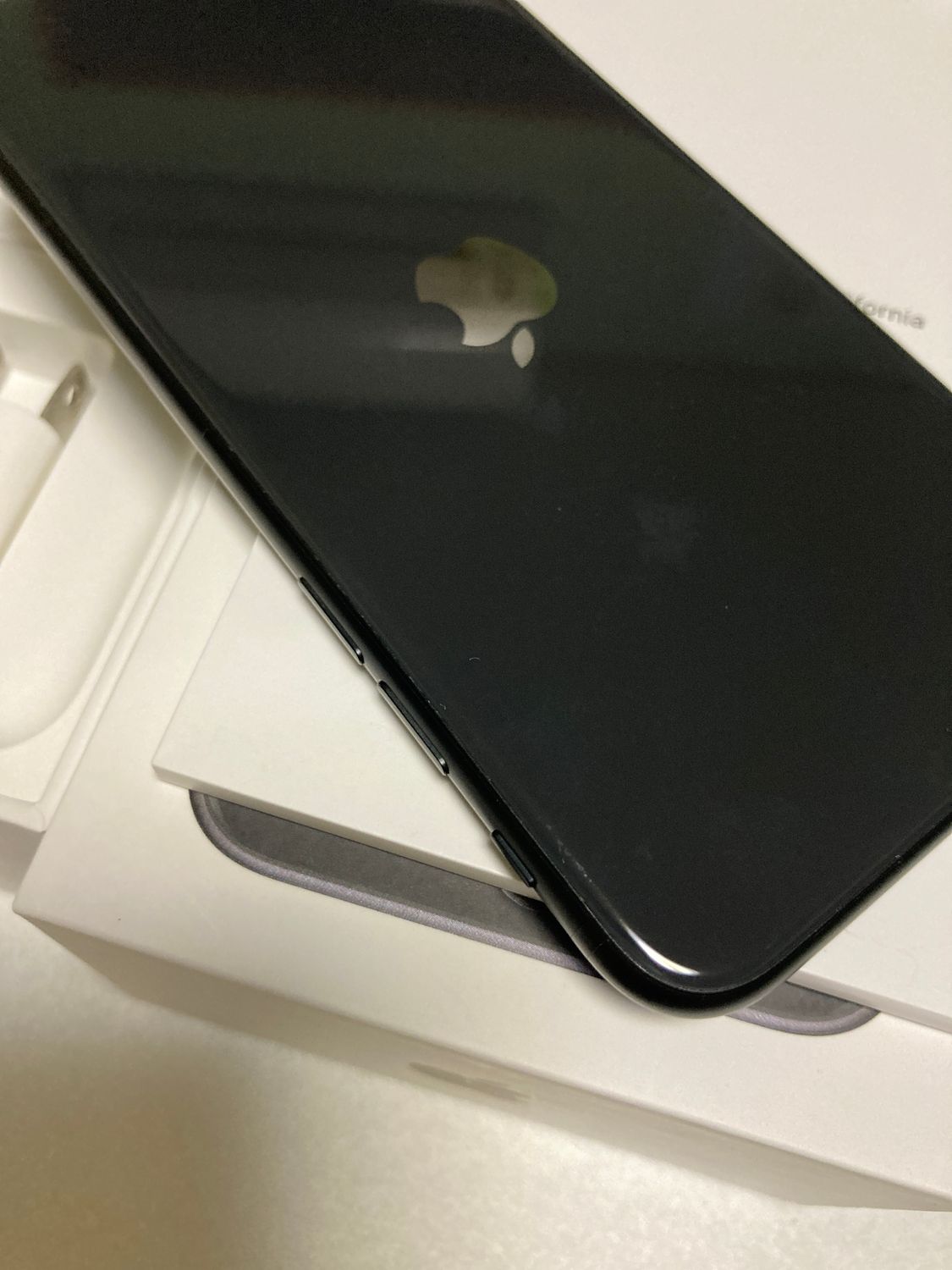 ムスビー｜超美品 国内版 simフリー iPhoneSE 第二世代 128GB スペース 