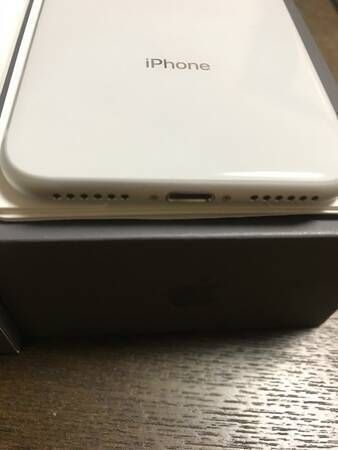 ムスビー｜超美品 国内版 simフリー iPhone8 64GB シルバー色  