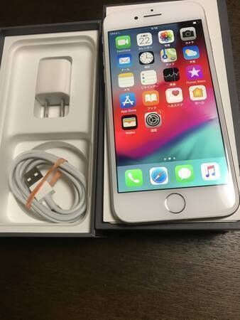 ムスビー｜超美品 国内版 simフリー iPhone8 64GB シルバー色  