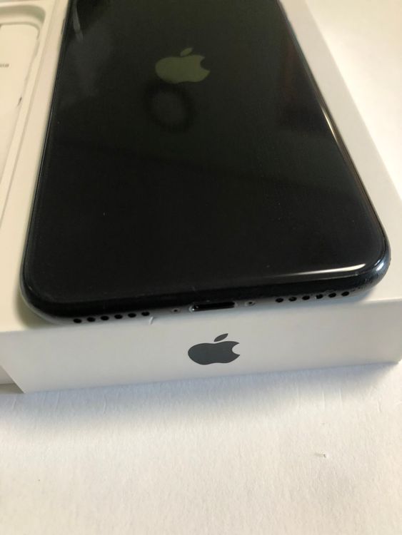 ムスビー｜超美品 国内版 SIMフリー iPhoneSE 第2世代 64GB