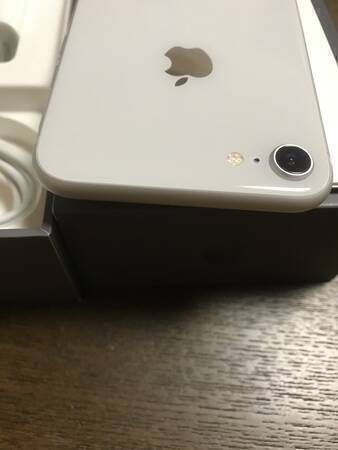 ムスビー｜超美品 国内版 simフリー iPhone8 64GB シルバー色  