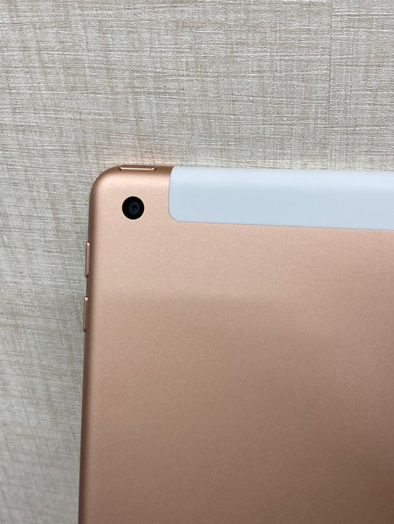 �����ʡ�iPad(��6����) Wi-Fi+Cellular docomo/32GB/�������