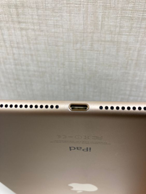 �����ʡ�iPadAir2 Wi-Fi+Cellular docomo/16GB/�������