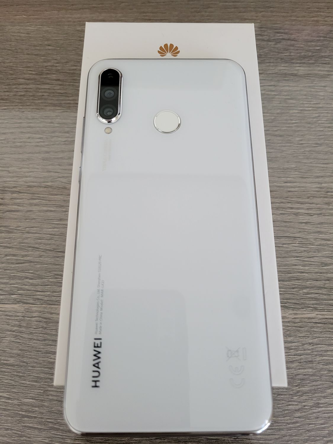 ムスビー｜室内使用 P30 Lite 白 SIMフリー 電池91% おまけ 中古Spigen  