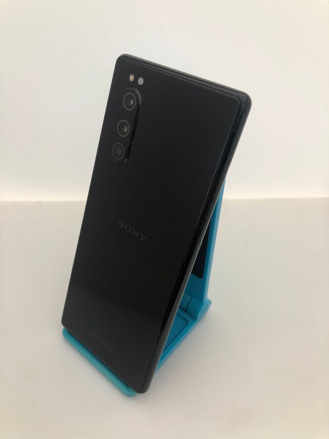 K563 au SIMロック解除済み Xperia 5 SOV41 楽天市場】Xperia 5 SOV41 SIMフリー SIMロック解除済み au 白