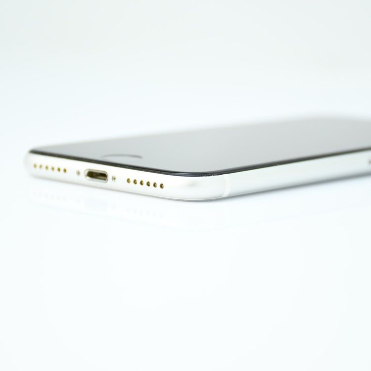 ��ư��ġ�����100 %�����ʡ�SIM�ե꡼ iPhone SE�裲���� 64GB �ۥ磻��