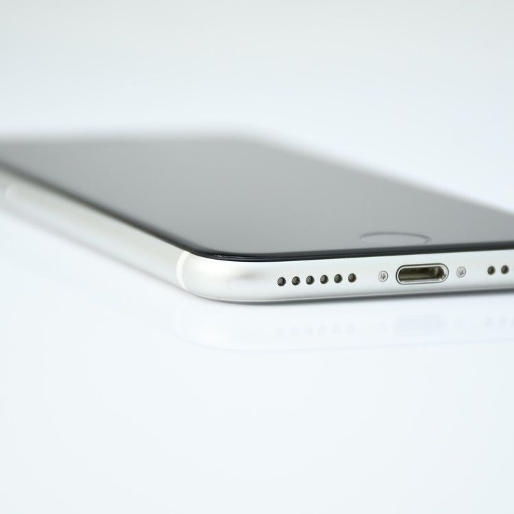 ʡХåƥ꡼84%SIMե꡼ iPhone SE 2 64GB ۥ磻