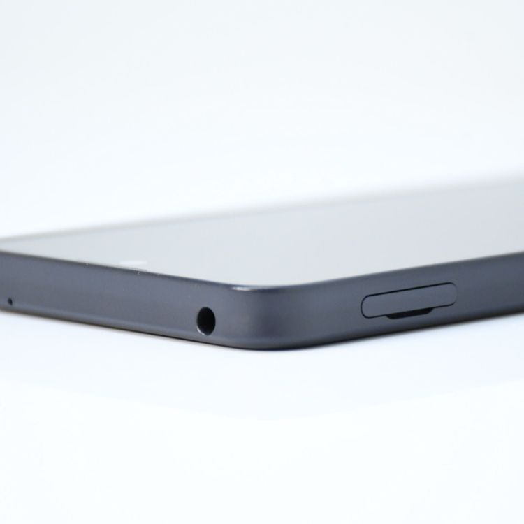 �����ʡ������ɹ���SIM�ե꡼ docomo AQUOS wish3 SH-53D �֥�å�