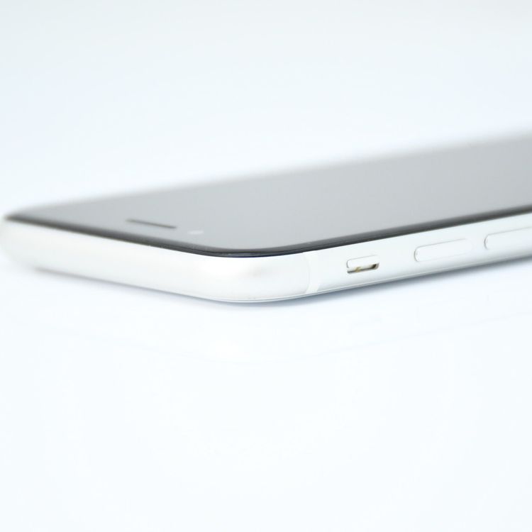 �����ʡ�au SIM�ե꡼ iPhone SE �裲���� 128GB �ۥ磻��