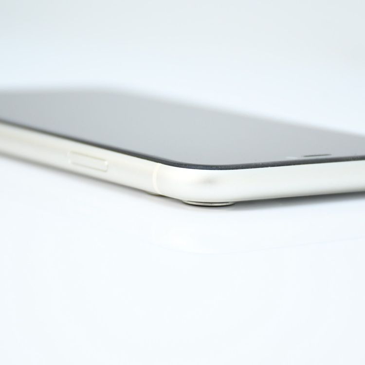 �����ʡ�docomo SIM�ե꡼ iPhone11 256GB �ۥ磻��