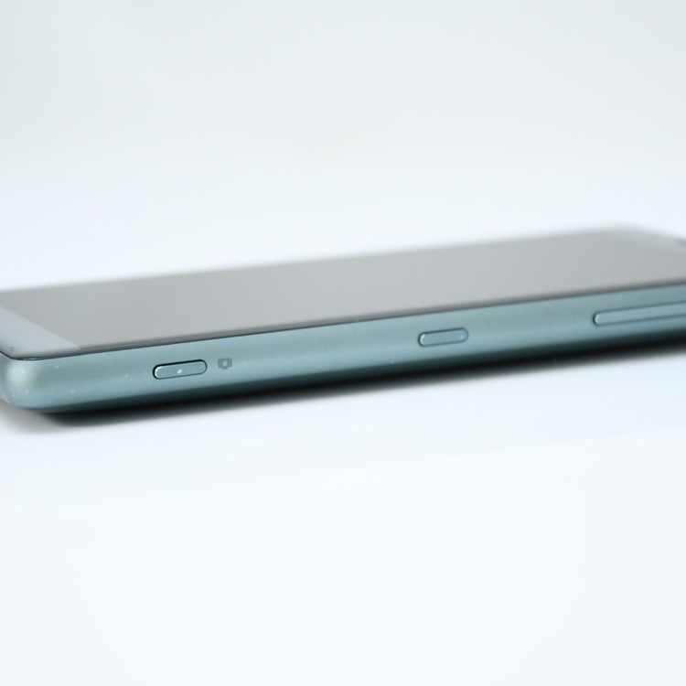 �ڱվ����ʡ������ɹ���SIM�ե꡼ docomo Xperia XZ2 Compact SO-05K