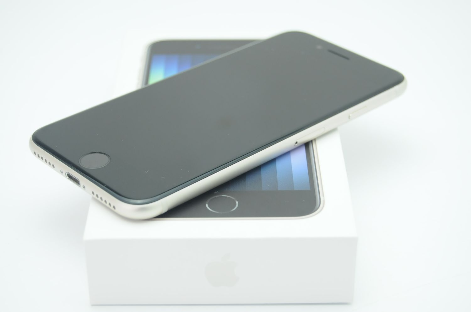 ムスビー｜電池新品同様100%＊simフリー iPhone SE 第3世代