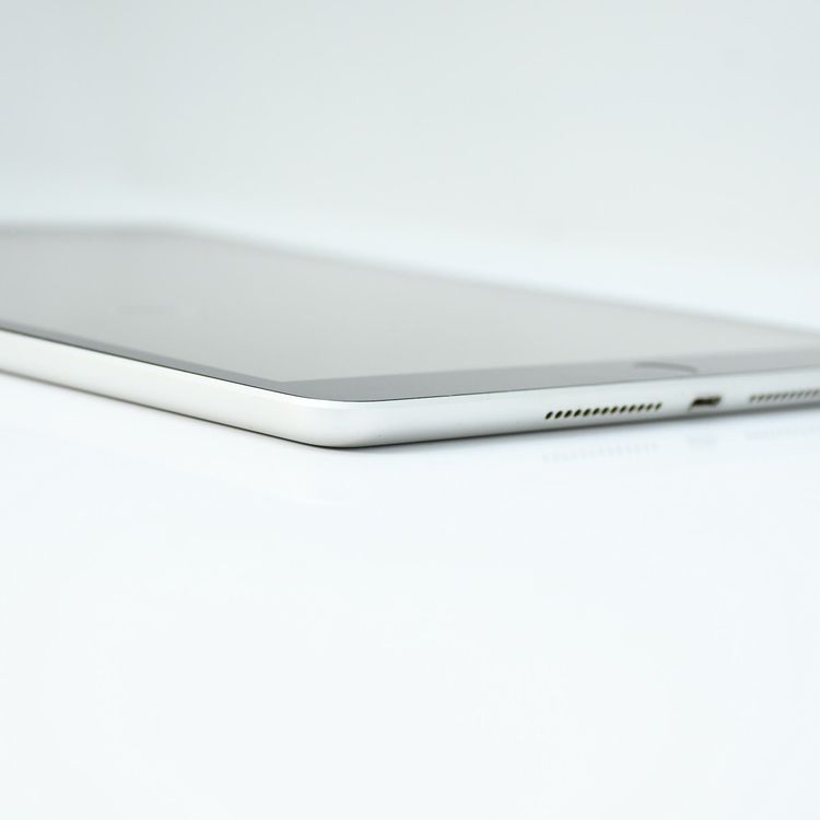 �ڥ���󥯡�ư���ǽ��iPad ��9���� 64GB Wi-Fi��ǥ� ����С�